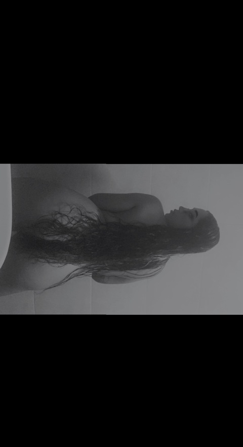 Abigail aparicio @abi.aparicioo cover picture