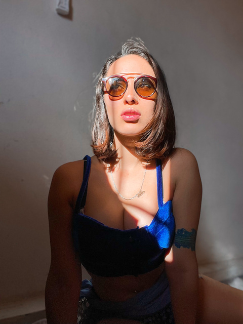 Ailu Riveros @ailenriveros cover picture