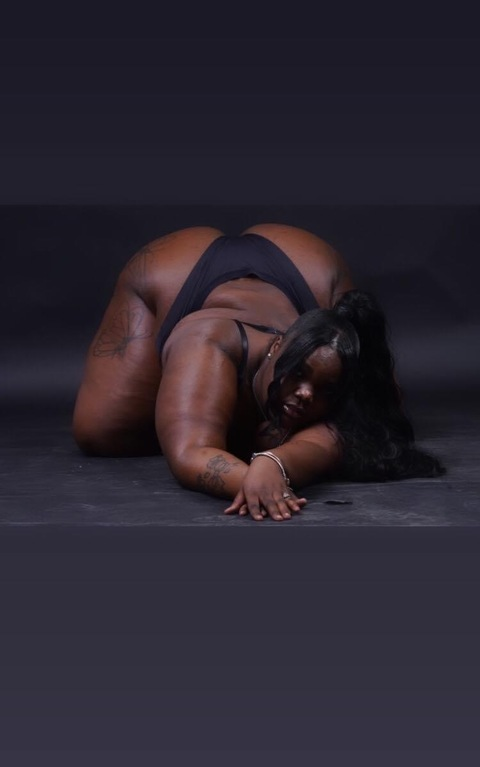 Mz.Buns 🦋 @ajahhnicoleeee cover picture