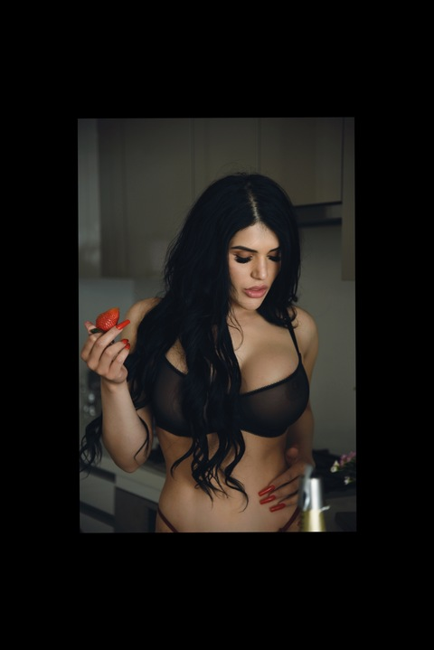 Anabella Leone @anabellabaybee cover picture