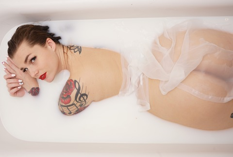 Anna Krátošková @anna_kratoskova cover picture