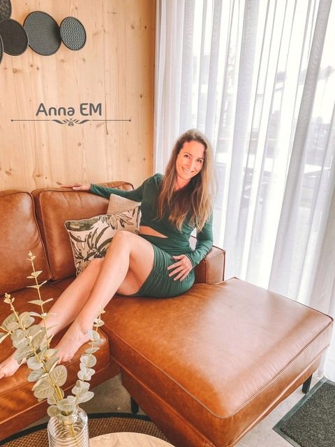Anna EM @annaemsecretlook cover picture