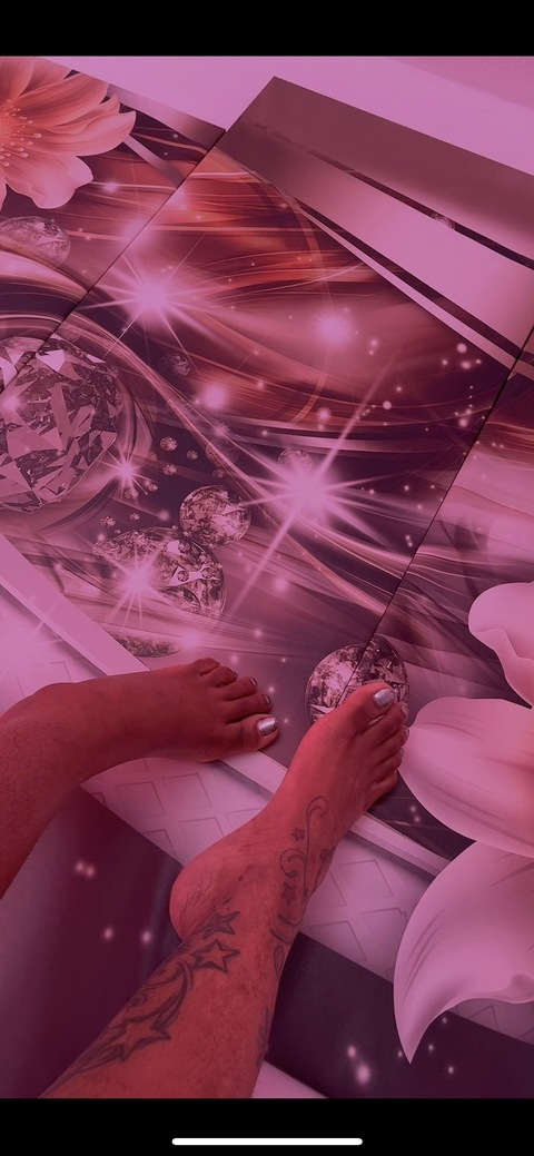 Anto @anto_feets cover picture