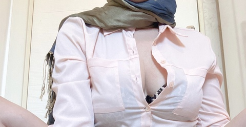 Hijabi Arab girl 🧕🏻 @arabiano cover picture