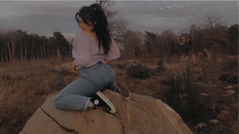 Ariana Faye @arianafaye cover picture