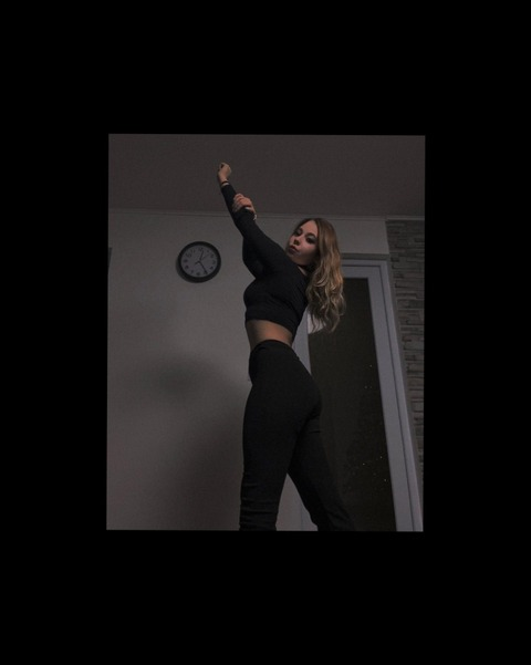 Arri @arriannaa2003 cover picture