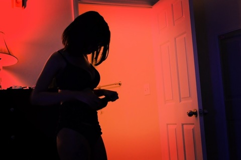 ✨Evie Taylor✨ @b00bsandblunts cover picture