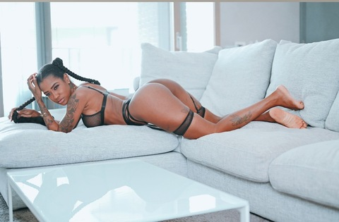 Barbi€ @barbieoxxo cover picture