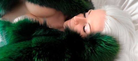 Lola @barbiewithbrains cover picture