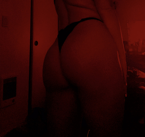 Dee @bbyydee cover picture