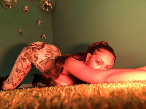🐝 @beebabaybee cover picture
