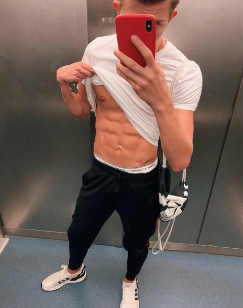 P 🥵 @berlinbboy cover picture