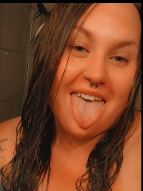 Lily @bigbutthousewife13 cover picture