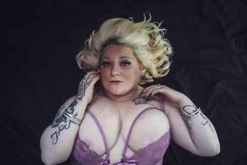 Stonedvixen💦 @bigtitsandbonghits cover picture