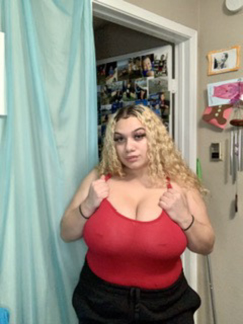 (    •     ) (     •    ) @bigtittybitchxo cover picture