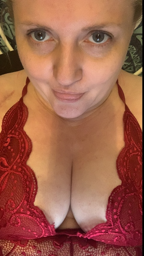 Yummy mummy bunny @bl0wk1sses cover picture