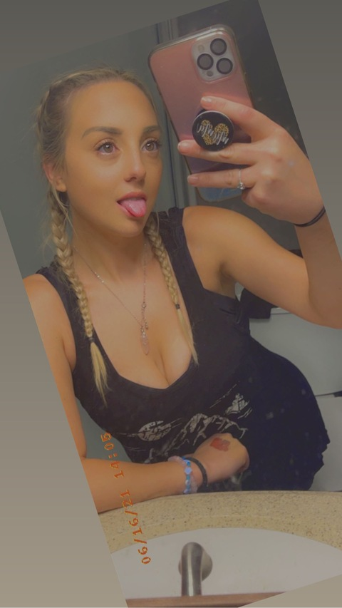 Freakybarbie @blondefreakxo cover picture