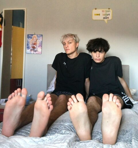 Blond vs Brown @blondvsbrown cover picture