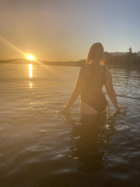 Heidi Lans @boozybooty219 cover picture