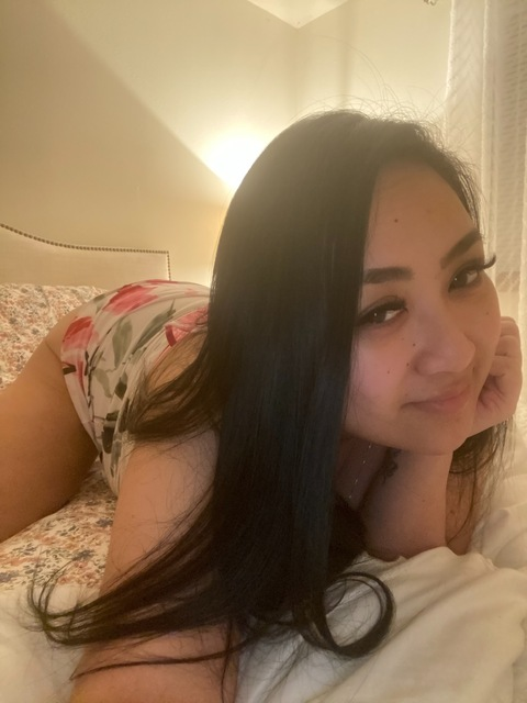 Busty Asian Babe @bustyasianbabe3 cover picture