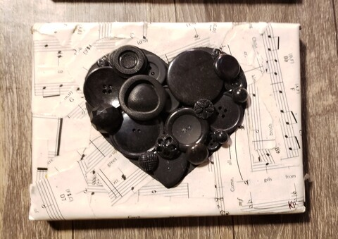Kate The Button Lady @buttonladyfree cover picture