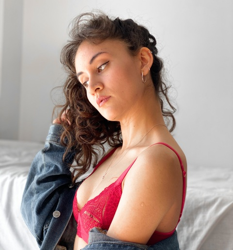 Camille @camilleluna cover picture