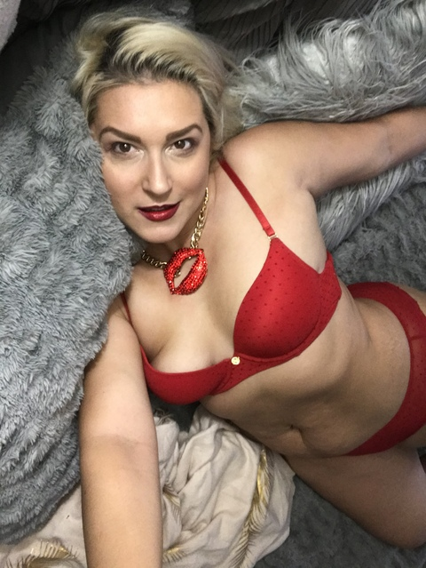 Cammie Johnston @cammiecummin4u cover picture