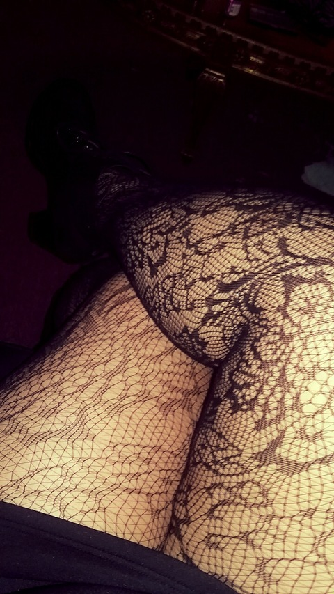 - ρяєттчf¢кιивα∂ @caressmycake cover picture