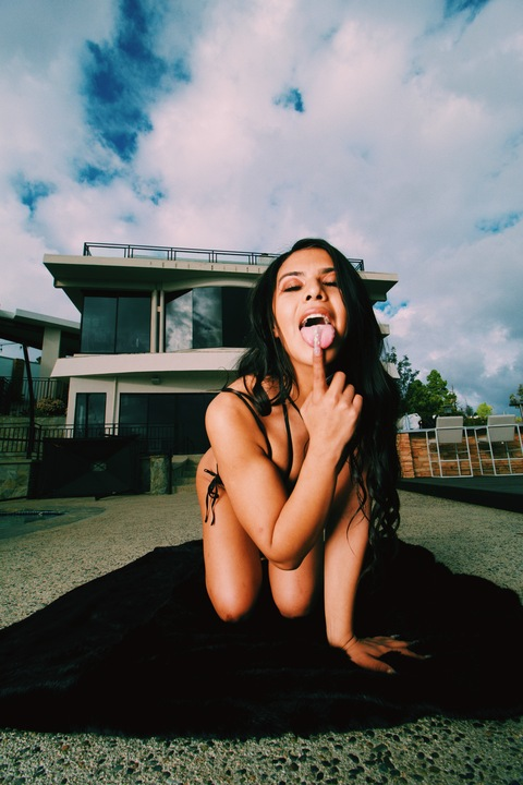 Chamonaa @chamonaaaa cover picture