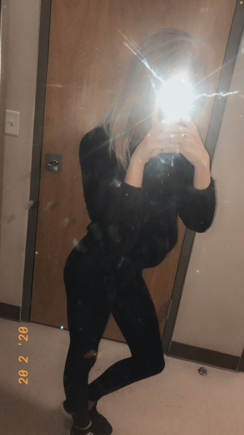 Courtney @cheathlynn cover picture