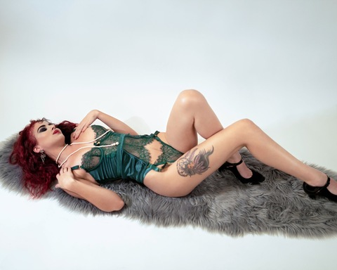 Cherie Bombé @cherrytopped cover picture