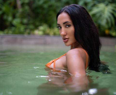 Chloe Amour @chloeamourfree cover picture