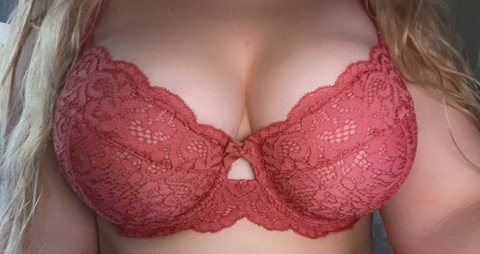 Hanna @classabitch cover picture