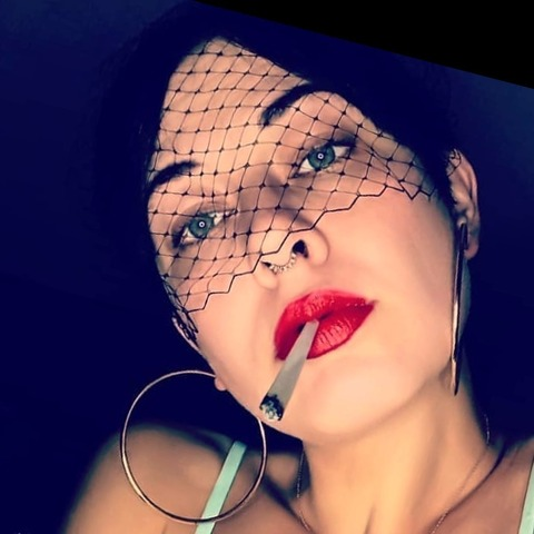 Little Hot Pot @cutefacetiniwaist cover picture