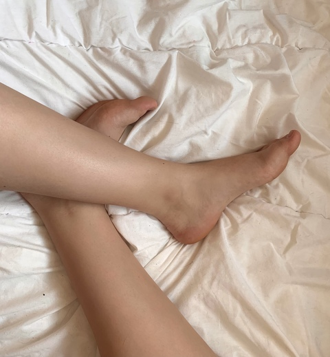 🌹🌿🦶🏼🌱 @d.mackenzie cover picture