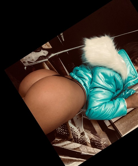 Miss Sarah @damn_babygirlll cover picture