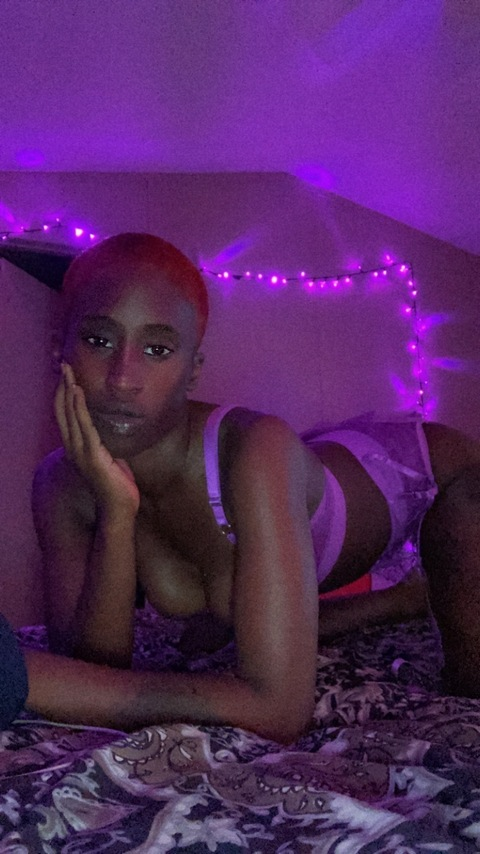 Erica @damnmayoufinee cover picture