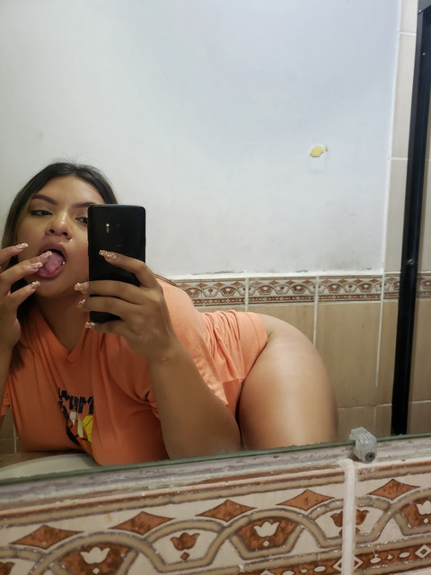 Daniela Guevara @daniela_guevara cover picture