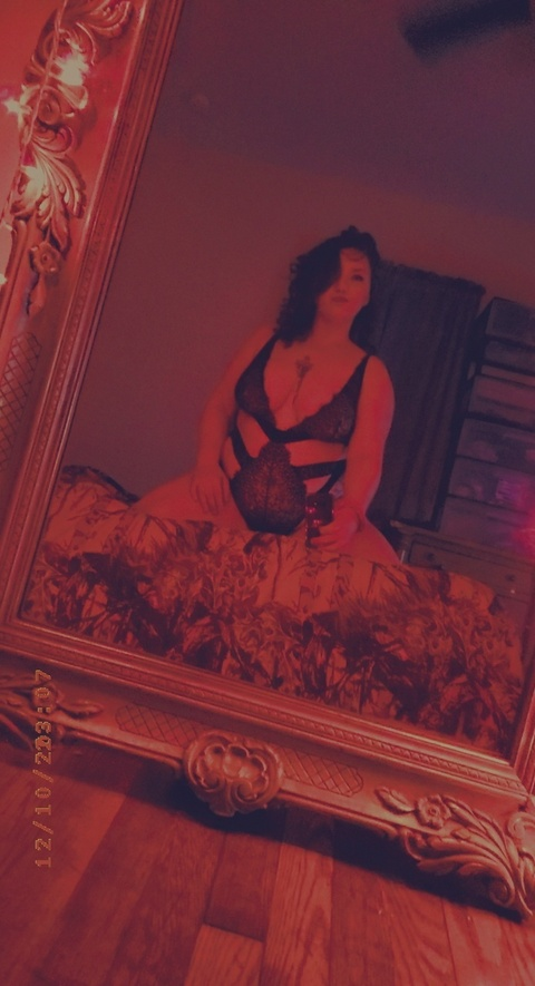 Dee @deerenee_95 cover picture