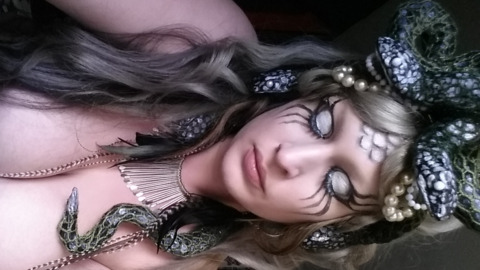 Dolly Laveau @dollylaveau cover picture