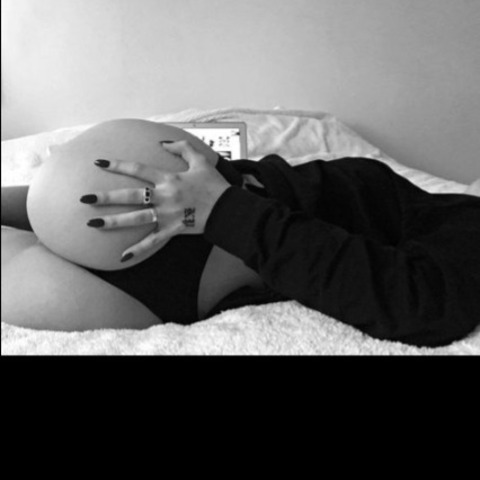 Elizabeth @elirock cover picture