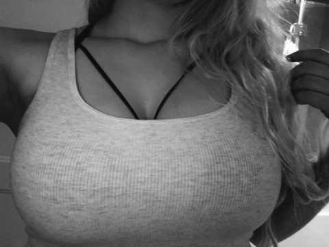 Elizabeth @elisexy cover picture