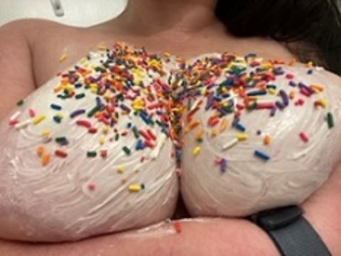 Elle Baker @ellebaker cover picture