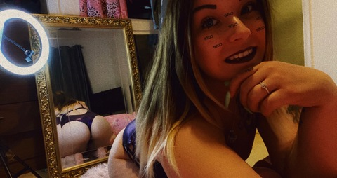 💜Emma💜 @emmalouise_xox cover picture