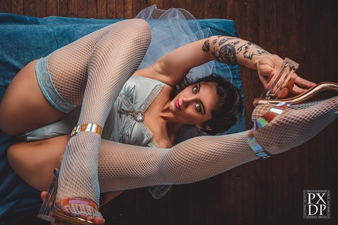 L I V @exxstazee cover picture