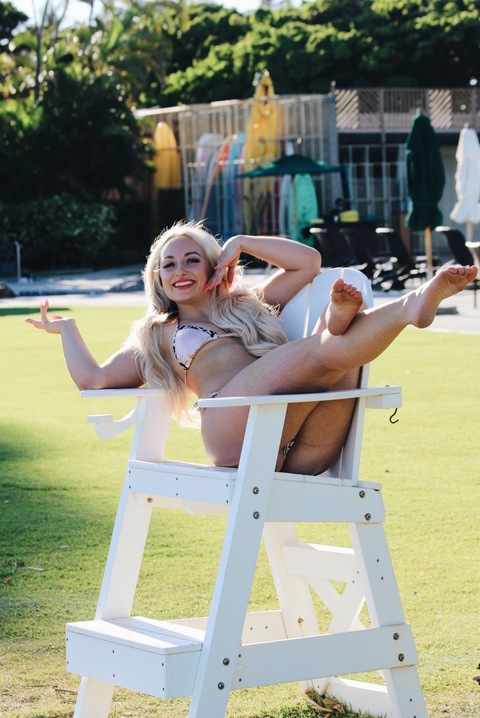 Dakota Wins @fakeitqueen cover picture