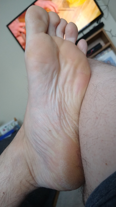 feetmehalfway @feetmehalfway cover picture
