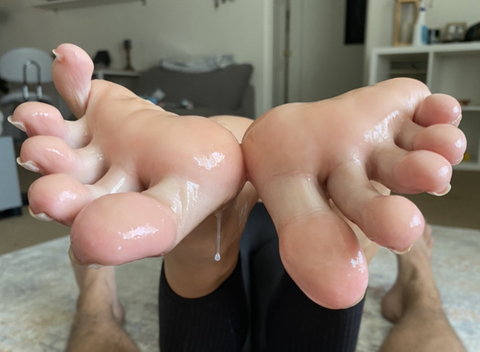 Syd’s Feet 👣💕 @feetnxtdoor cover picture