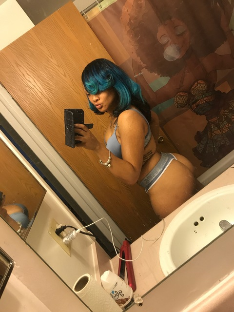 LolaBlue @foreverpoppin cover picture