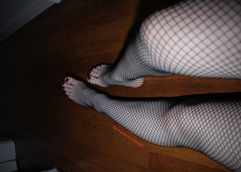 FreakyFreckleFeet99 @freakyfrecklefeet99 cover picture